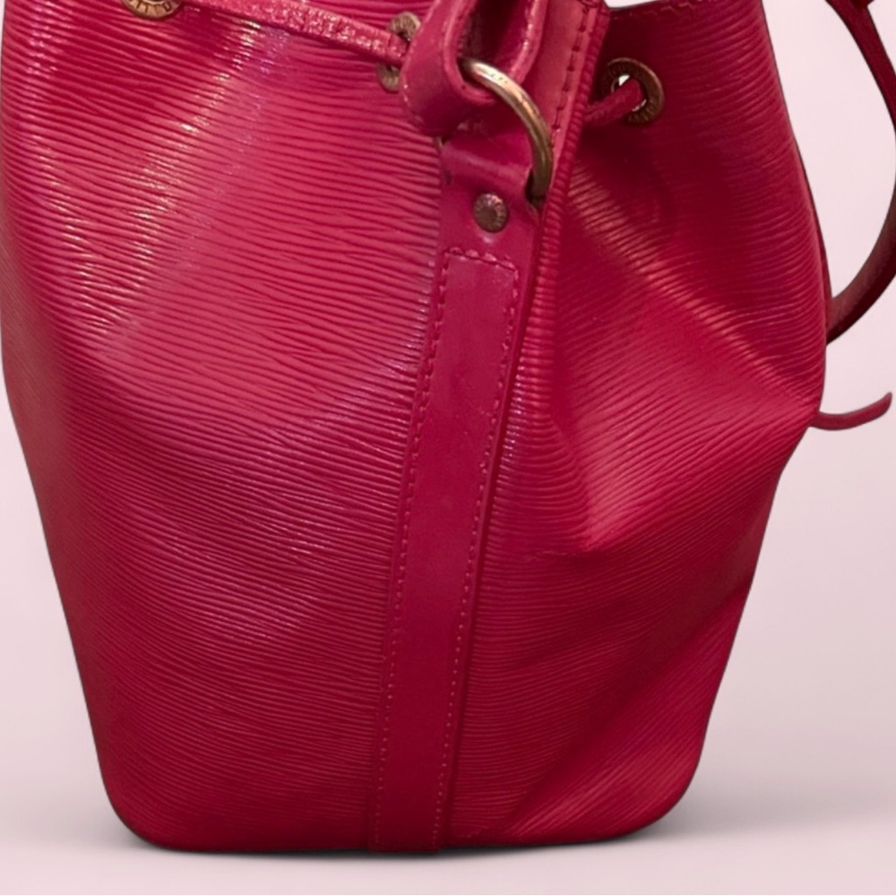 Authentic Repainted LV Epi Petit Noe Leather Raspberry Shoulder bag w/cardholder - Picture 3 of 6